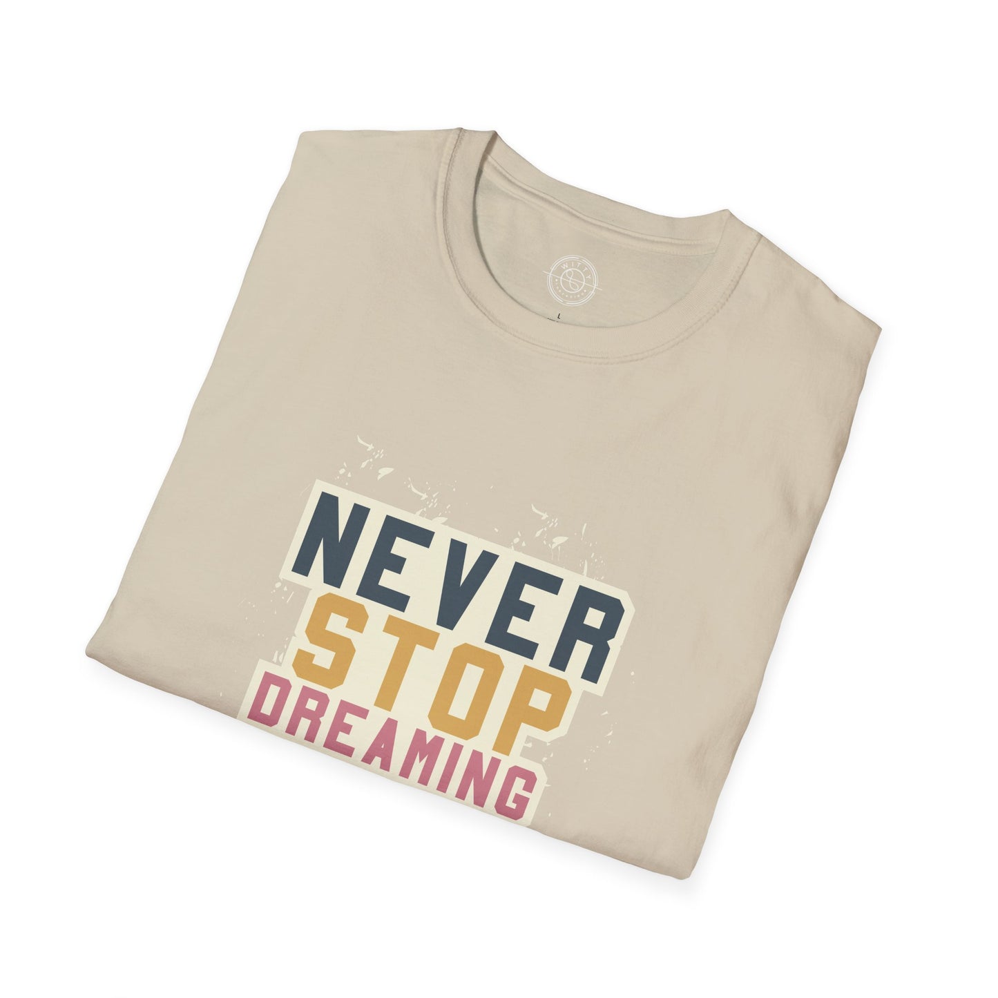 Never Stop Dreaming Big - T-Shirt
