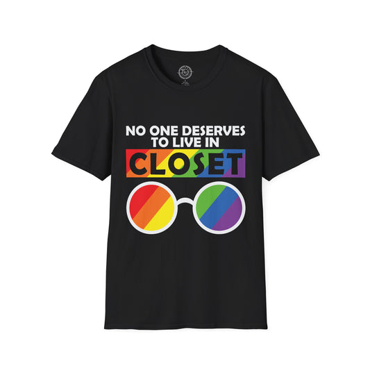 No one deserves to live in closet - T-Shirt
