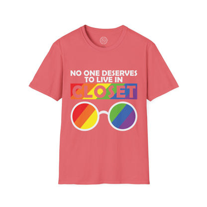 No one deserves to live in closet - T-Shirt