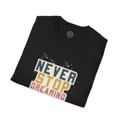 Never Stop Dreaming Big - T-Shirt