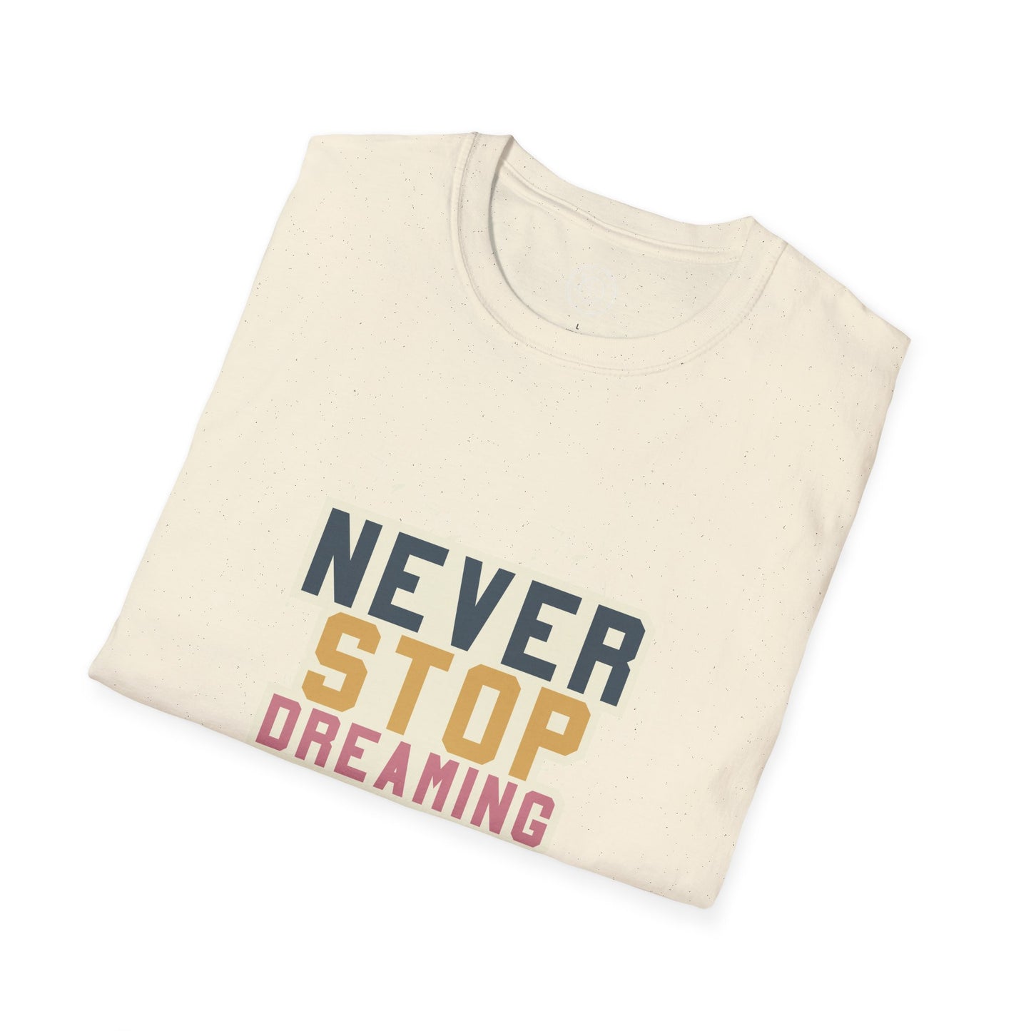 Never Stop Dreaming Big - T-Shirt